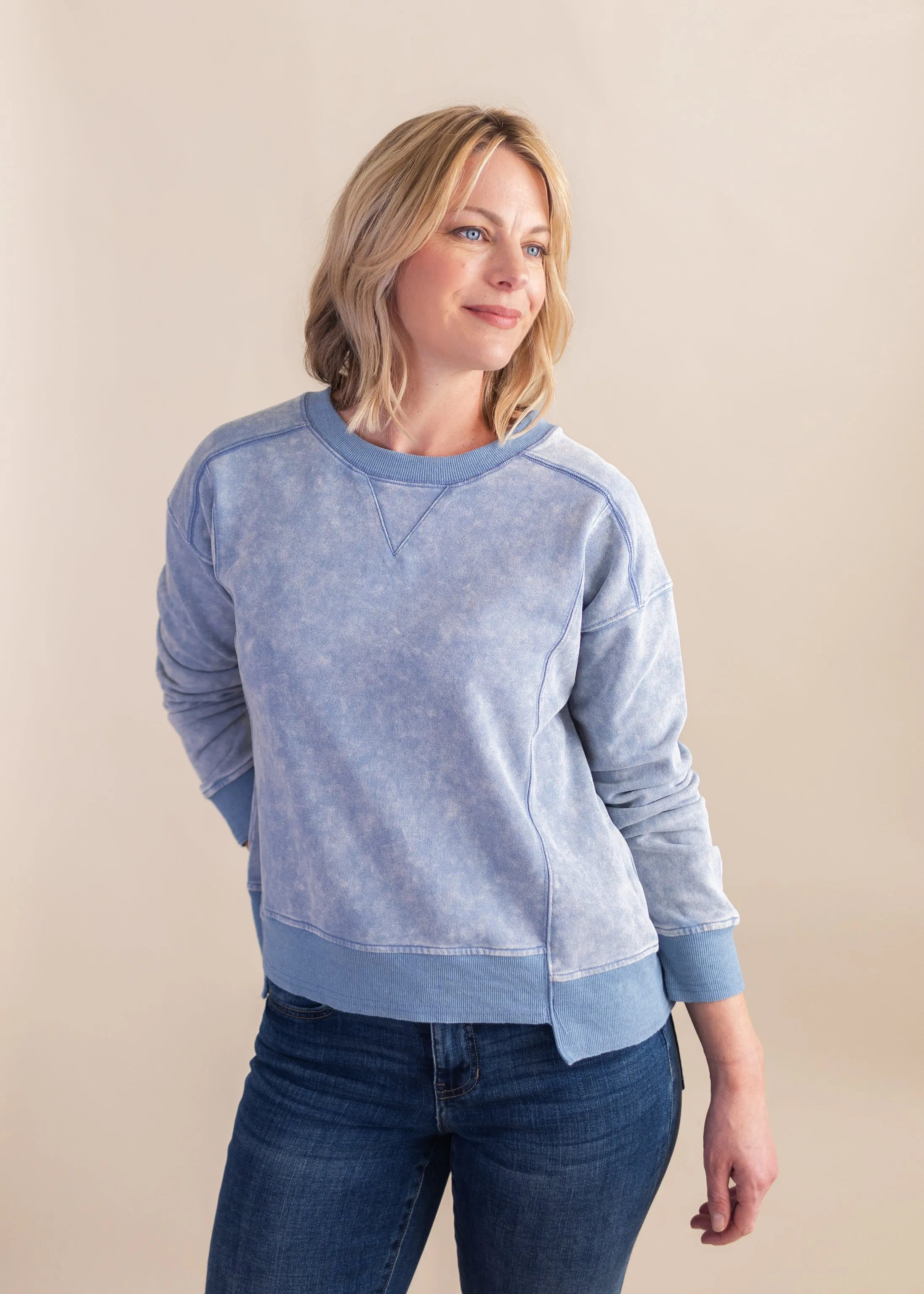 Crew Sweatshirt in Washed Denim